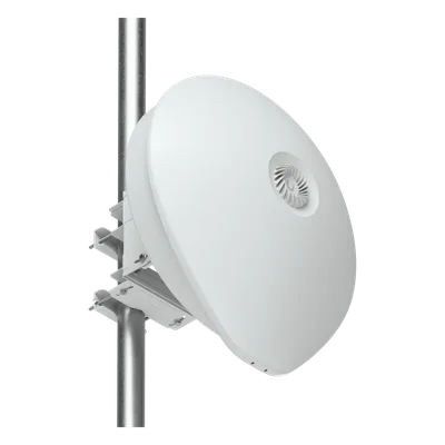 Radio Backhaul 60 GHz / 5.4 Gbps / Radio Redundante 5 GHz / SFP+ 10G / GPS / Bluetooth / Alcance 15 km (49.2 ft) / IP66