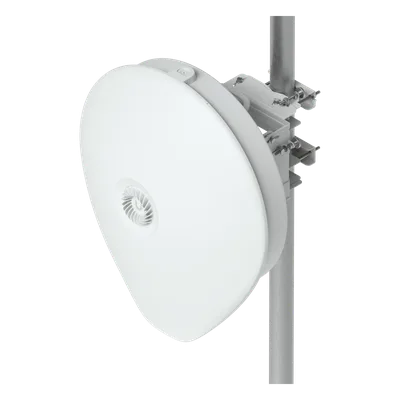 Radio Backhaul 60 GHz / 5.4 Gbps / Radio Redundante 5 GHz / SFP+ 10G / GPS / Bluetooth / Alcance 15 km (49.2 ft) / IP66