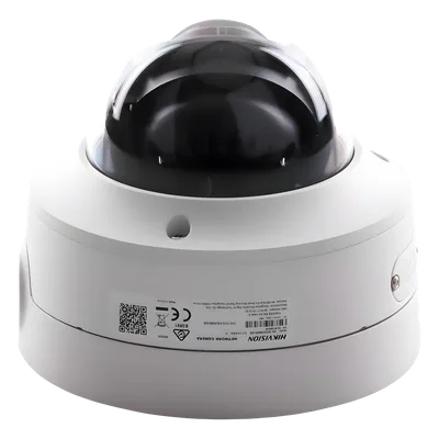 Cámara Domo IP / 8 Megapixel (4K) / Lente Motorizado 2.7-13.5 mm / IR EXIR 40 m (131.2 ft) / DarkFighter / Audio y Alarma I/O / PoE+ / IP66 / IK10
