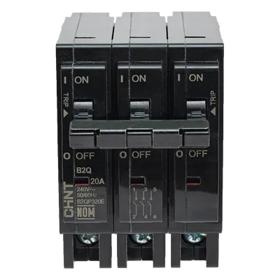 Interruptor Termomagnético Enchufable / 3 Polos / 40A / 240V / Capacidad Interruptiva 10kA / Rango -30 a 70°C