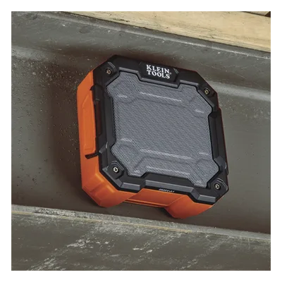 Bocina Bluetooth / Alcance 30 m (98.4 ft) / Autonomía 20 h / IP54 / Resistente a Caídas 2 m (6.6 ft) / Conexión en Cadena
