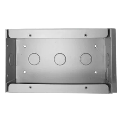 Caja de Montaje en Superficie / 3 Gangs / Para Anunciadores Remotos de 80 Caracteres / Profundidad 2.75 pulgadas (7 cm)