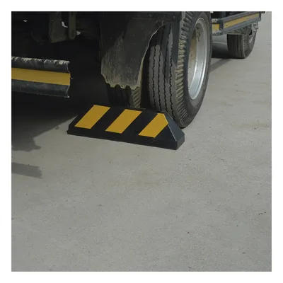Tope Vehicular / 55 cm (1.8 ft) / Carga 5 Ton / Caucho Rígido / Bandas Reflejantes / Negro-Amarillo