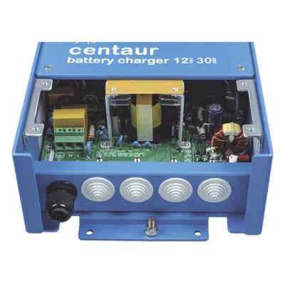 Cargador de Baterías / 24V 30A / Tres Salidas Aisladas / Entrada Universal 90-265 VCA / Compensación Térmica / 120-300 Ah