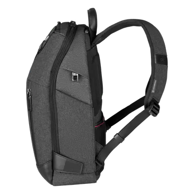 Mochila Urbana / Nylon-Cuero / 17L / Laptop 14" / 42x19x30 cm / 1.1 kg / 138x75x118 in