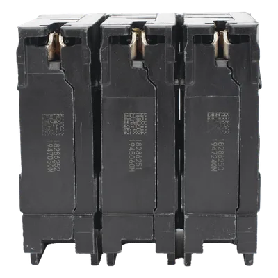 Interruptor Automático Enchufable / 3 Polos / 100 A / 240 VCA / 10 kAIC / UL 489 / 3" x 2" x 3" (7.6 x 5.1 x 7.6 cm)