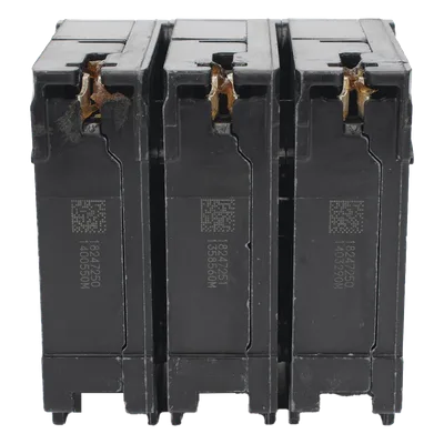 Interruptor Automático Enchufable / 3 Polos / 15 A / 240 V AC / Capacidad Interruptiva 10 kA / UL 489 / Distribución Trifásica