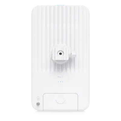 Punto de Acceso PtMP / 60 GHz + 5 GHz Wi-Fi 6 / 2.7 Gbps Simétricos / 31 Clientes / Cobertura 90° / IP67 / 2.5 GbE + 10G SFP+