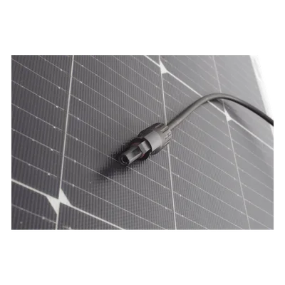 Módulo Solar Flexible / 520 W / 22.8% Eficiencia / IP68 / Radio Curvatura 0.5 m (1.64 ft) / Resistencia 5400 Pa