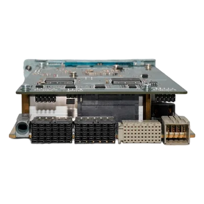 Tarjeta de Control y Uplink / 3x SFP/SFP+ 1/10G / 1x QSFP28 40/50/100G / Puerto Consola RJ45 / Out-Band 10/100/1000Base-T