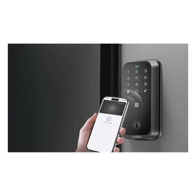 Cerradura Inteligente con Huella Digital / WiFi Integrado / Compatible Apple HomeKit / Teclado Táctil / Alimentación Dual 8 Baterías AA / IP54