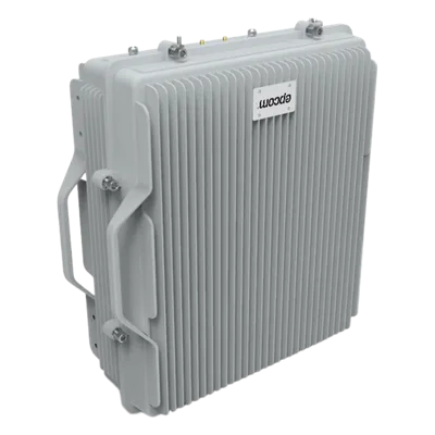(HASTA 3 KILÓMETROS) Amplificador de Señal Celular TRI Banda / 2G, 3G, 4G y Llamadas / 20 Watts de Potencia / Ganancia DL 95 dB / Amplía la Cobertura Celular a Área Rural / IP65 Exterior
