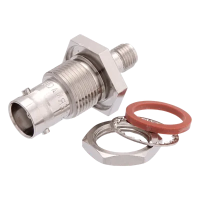 Adaptador Coaxial / BNC Hembra a SMA Hembra / 50 Ohm / Montaje en Panel (Bulkhead)
