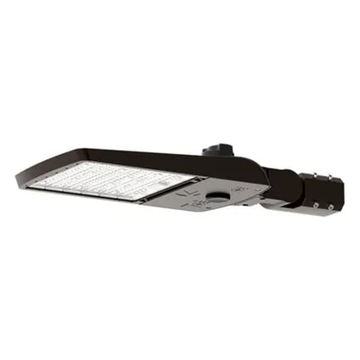 Luminaria LED / 5,500-16,000 Lúmenes Ajustables / CCT 3000K-5000K Switchable / 4 Ópticas SwitchOptics Type II-V / Montaje Universal UPM / IP66 / 120-347V / 18,000-98,000 lm Equivalente a 100-600W MH