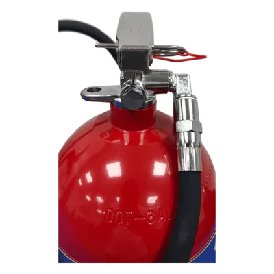 Extintor de CO2 / 15 lb (6.8 kg) / Clase B y C / UL Listado / Rango -30 °C a 49 °C / Alcance 1.2-2.4 m (3.9-7.9 ft)