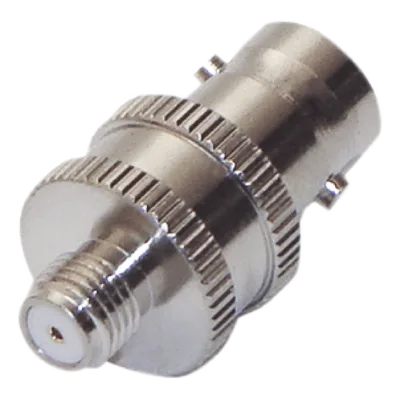 Adaptador RF Coaxial / BNC Hembra a SMA Hembra / Montaje en Línea / Cuerpo Niquelado / Contacto Oro / Aislante Teflón