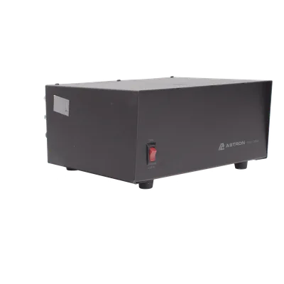 Fuente de Poder Lineal / 13.8 Vcc 35 A / Regulación Electrónica / Disipador Térmico / 115 VCA / 5.67 x 11.07 x 10.98 in