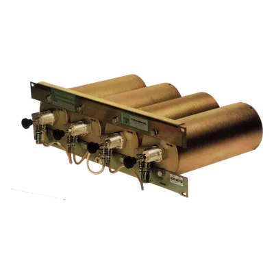 Duplexer / 442-450 MHz / 4 Cavidades 4" (102 mm) / 5 MHz Separación / 350 W / 100 dB Aislamiento / Rack 19" (482.6 mm)