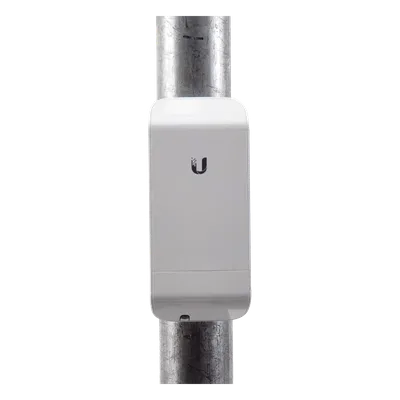CPE inalámbrico / 2.4 GHz / 150 Mbps / Antena 8 dBi / 1 puerto 10/100 Mbps / PoE 24V / 161x31x80 mm