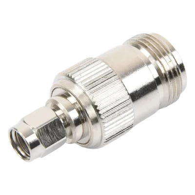 Adaptador Coaxial en Línea / SMA Macho Inverso a N Hembra / Frecuencia 18 GHz / Cuerpo Bronce Niquelado / Contacto Oro / Aislante Teflón
