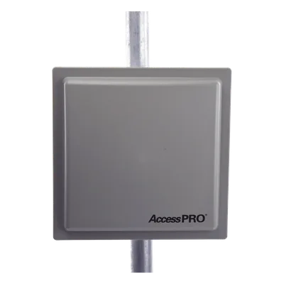 Lector RFID UHF / Alcance Ajustable 3 - 12 m (9.8 - 39.4 ft) / Frecuencia 902-928 MHz FHSS / Antena Integrada 12 dBi / Salida Wiegand 26 Bits / TCP-IP / Control de Acceso Vehicular