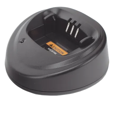 Cargador Rápido de Escritorio / Radios de 2 Vías / Protección Inteligente / Fuente 120 VCA Incluida / Operación -20°C a 45°C (-4°F a 113°F)