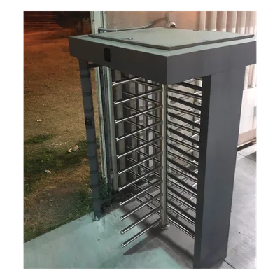 Torniquete de Cuerpo Completo / 4 Ejes de Seguridad / Rotación 90° / Paso 25 Personas/min / Emergencia 40 Personas/min / Interior/Exterior con Techo / 110 VCA / Acero Inoxidable con Pintura Gris
