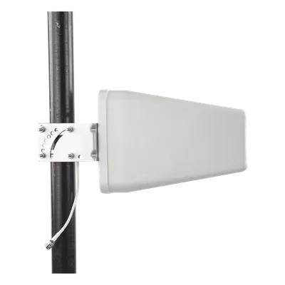 Antena Direccional / Banda Ancha 698-2700 MHz / Ganancia 8.1-10.6 dBi / Apertura Horizontal 87° / Conector N Hembra / 50 Ohm / Exterior