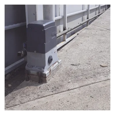 Operador para Puertas Corredizas / 1200 kg / Torque 110 Nm / Motor de Cremallera 3000 hrs / IP44 / 110V / 10 m (32.8 ft) Máx.