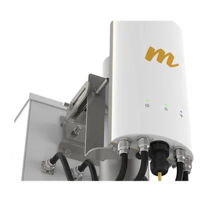 Punto de Acceso de 1.5 Gbps / MU-MIMO 4x4 / 4.9-6.4 GHz / 4 Conectores N-hembra / Hasta 100 clientes concurrentes / Incluye POE y cable de alimentación / Soporta monitoreo en la nube