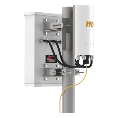Punto de Acceso de 1.5 Gbps / MU-MIMO 4x4 / 4.9-6.4 GHz / 4 Conectores N-hembra / Hasta 100 clientes concurrentes / Incluye POE y cable de alimentación / Soporta monitoreo en la nube