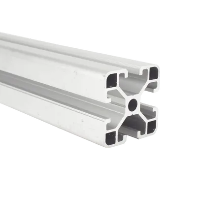 Riel de Aluminio / Longitud 1670 mm (65.7 ft) / Perfil 40 x 40 mm / Diseño Modular / 4 Direcciones de Montaje / Tapas Incluidas