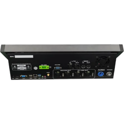 Consola de Control de Iluminación / 4 Universos DMX Nativos / 32 Universos Expandibles / 15 Faders de Reproducción / Pantalla Táctil 15.6 pulgadas / 4GB RAM + 128GB SSD / Linux OS