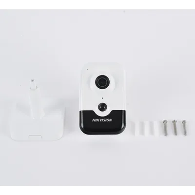 Cámara Cubo IP / 4 Megapixel / Lente 2.8 mm / IR EXIR 10 m (32.8 ft) / Sensor PIR 8 m (26.2 ft) / WDR 120 dB / PoE / Audio Bidireccional
