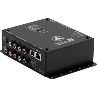 Procesador de Señal Digital (DSP) / 8 Canales de Entrada y 8 de Salida / Resolución 24 bit/48 kHz / Ajuste de Sistemas JL Audio TwK / Control de Nivel Remoto DRC-200 / Salida Óptica Toslink S/PDIF / E