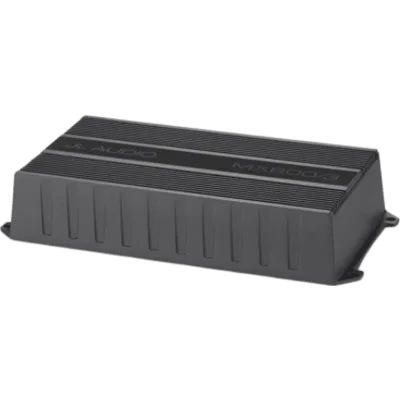 Amplificador Náutico y para Deportes de Motor / 3 Canales / 600 Vatios / Clase D / IPX7 / 11-15 VDC / Filtros Paso Alto y Paso Bajo / Control de Nivel Remoto Opcional (RBC-1)
