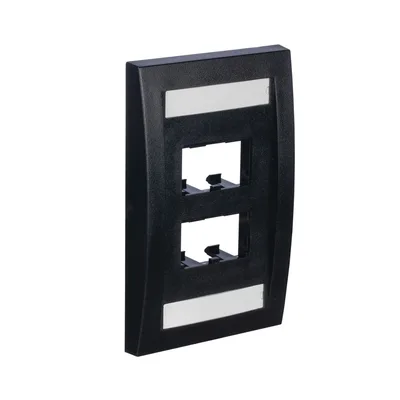 Placa de Pared Vertical / 4 Puertos Mini-Com / Con Espacio para Etiquetas / 2.75 x 4.5 pulg. / Perfil Elevado / Negro