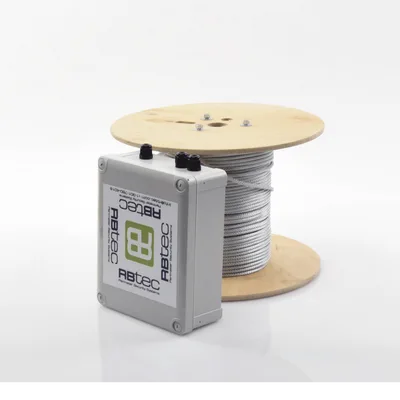 Cable Sensor Perimetral / 152 m (498.7 ft) / 1 Zona / Malla de Acero Inoxidable / Filtración Anti-Viento / IP66 NEMA 4X / 12-24 VCC