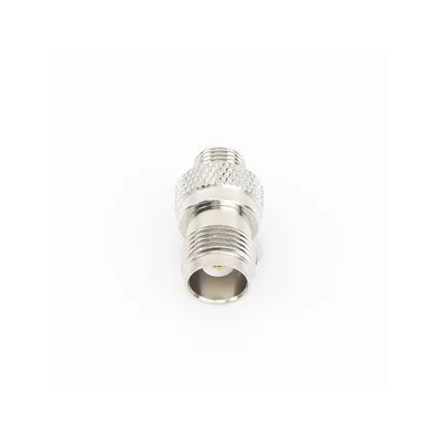 Adaptador RF / TNC Hembra a FME Hembra / Montaje en Línea / Cuerpo Bronce Niquelado / Contacto Oro / Aislante Teflón