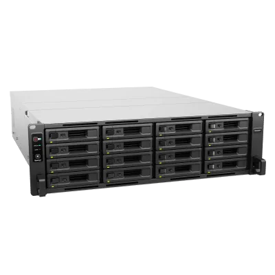 Servidor NAS Rack / 16 Bahías Intercambiables / 3U / Rendimiento 3,519/1,790 MB/s / 10GbE Integrado / Fuentes Duales en Caliente / Expansible a 28 Bahías / Hasta 560 TB