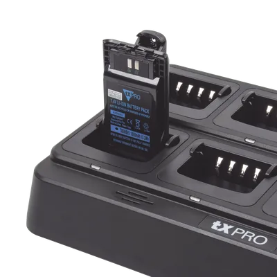 Cargador de Escritorio / 8 Cavidades / Dual Química Ni-MH y Li-Ion / 15 V 8 A / 100-240 VCA
