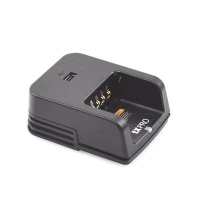 Cargador de Escritorio / 4 Radios Simultáneos / Li-Ion, Ni-MH, Ni-Cd / LED Tricolor / 17V 1.2A