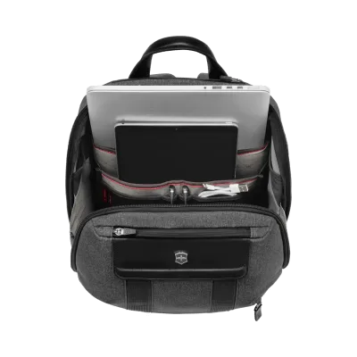 Mochila Urbana / Nylon-Cuero / 17L / Laptop 14" / 42x19x30 cm / 1.1 kg / 138x75x118 in